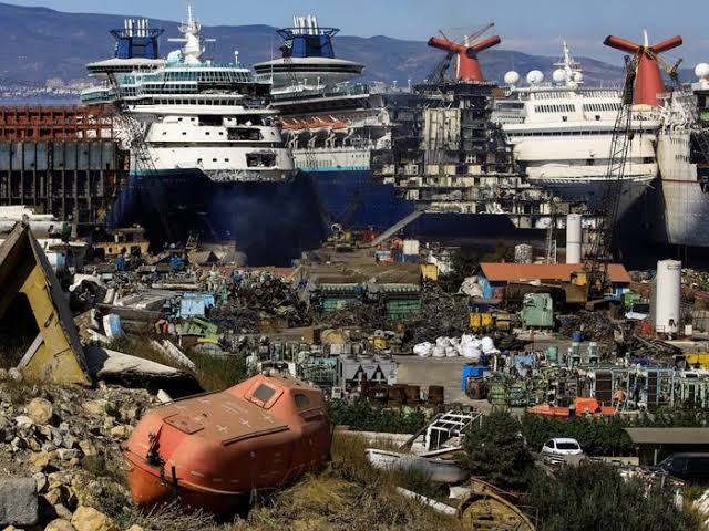 Ship dismantle and disposal services